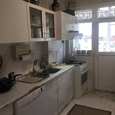 Spacious 2br Apartment, Centrally Located Apartment
