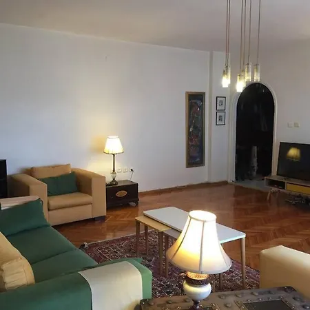 Spacious 2br Apartment, Centrally Located Διαμέρισμα