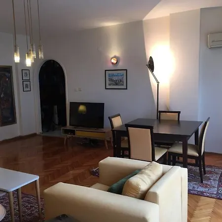 Spacious 2br Apartment, Centrally Located