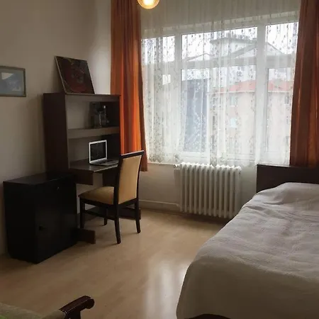 Spacious 2br Apartment, Centrally Located